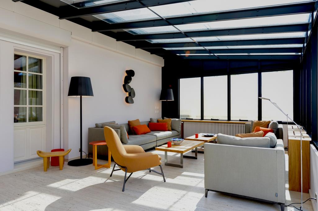 Créer une atmosphère chaleureuse avec un design moderne